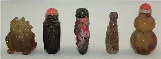 Five Chinese quartz snuff bottles, 19th / 20th century 6cm - 7cm